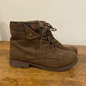 Women’s Rock & Candy by Zigi- Brown with Plaid Trim- Size 9.5